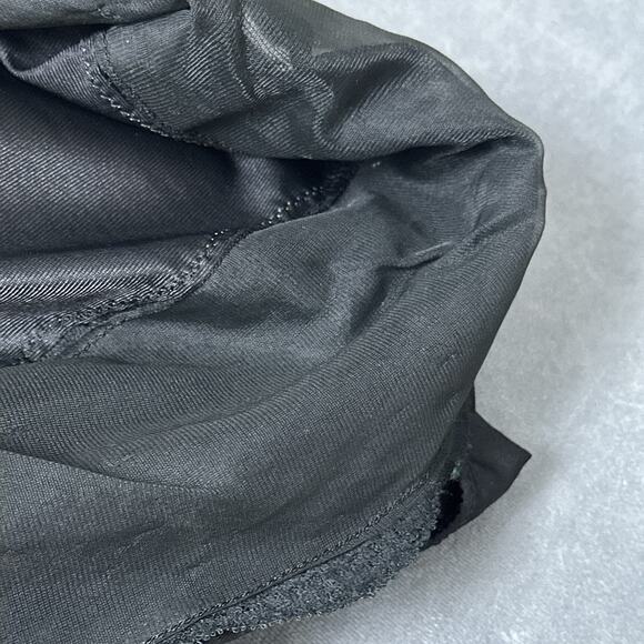 Vintage Charmode Half Slip Medium Black Nylon Wide Lace Appliques Pillow Tab USA - Picture 7 of 7